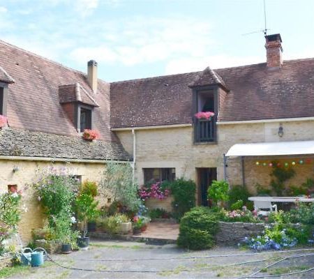 Halte Aux Places Marcillac-Saint-Quentin Luaran gambar