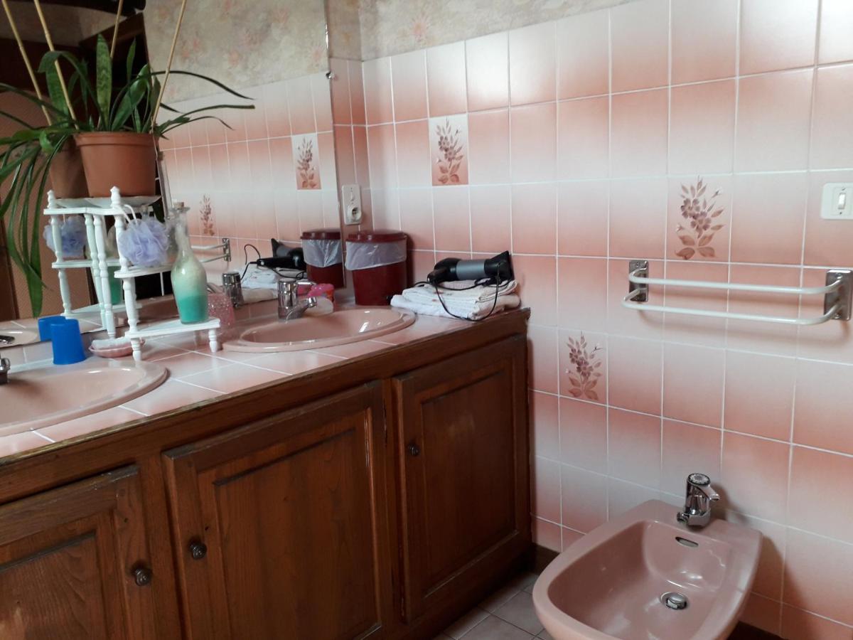 Halte Aux Places Marcillac-Saint-Quentin Luaran gambar