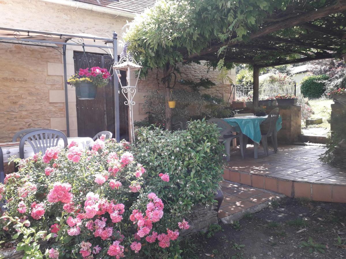 Halte Aux Places Marcillac-Saint-Quentin Luaran gambar