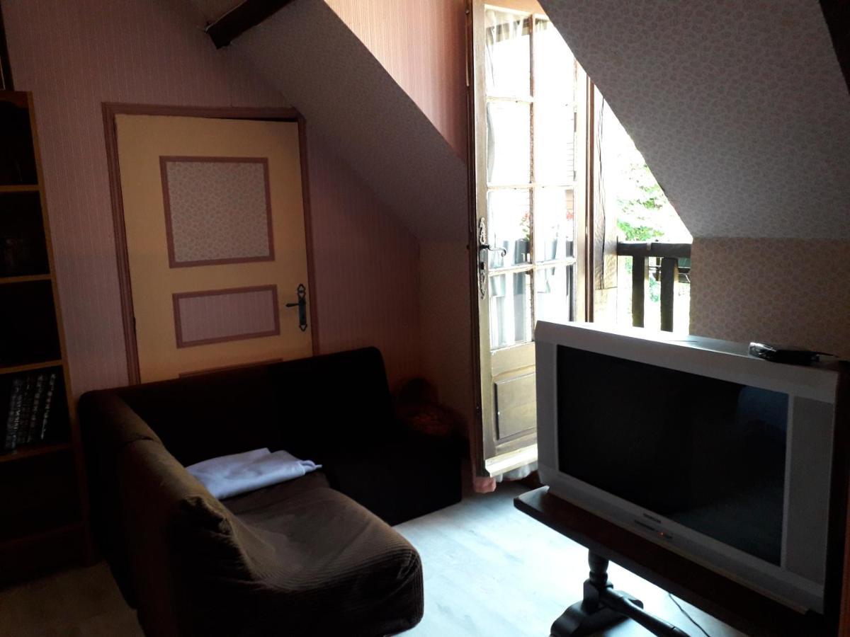 Halte Aux Places Marcillac-Saint-Quentin Luaran gambar