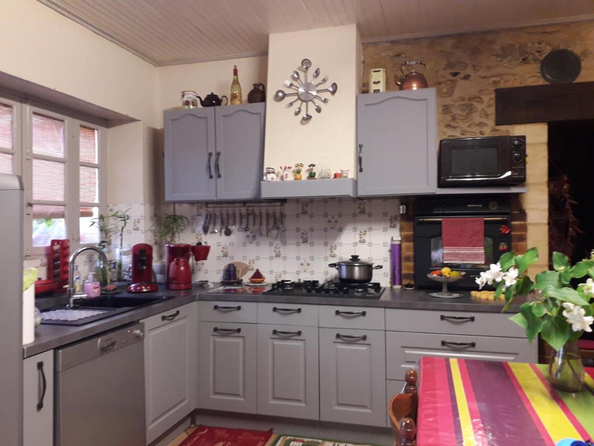 Halte Aux Places Marcillac-Saint-Quentin Luaran gambar