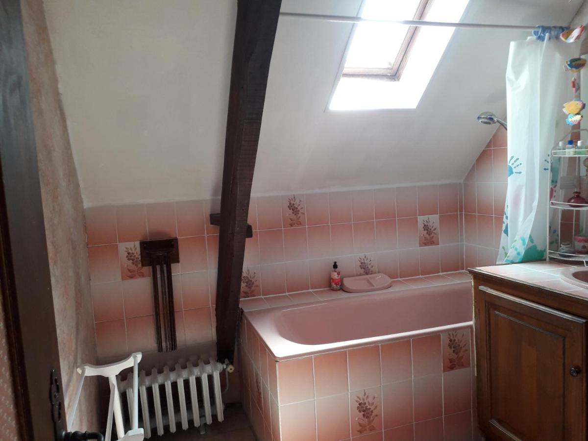 Halte Aux Places Marcillac-Saint-Quentin Luaran gambar